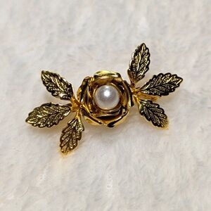 Vintage Goldtone Bird's Nest with Faux Pearl Brooche
